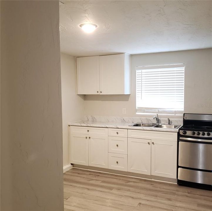 For Rent: $1,595 (1 beds, 1 baths, 696 Square Feet)