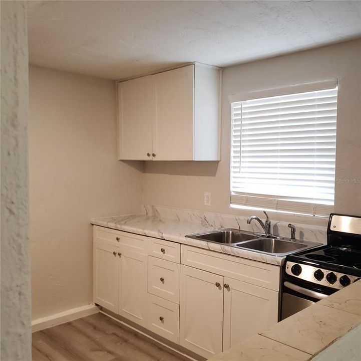 For Rent: $1,595 (1 beds, 1 baths, 696 Square Feet)