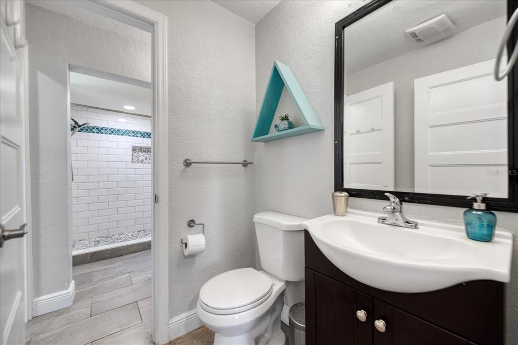 Active With Contract: $349,000 (2 beds, 1 baths, 842 Square Feet)