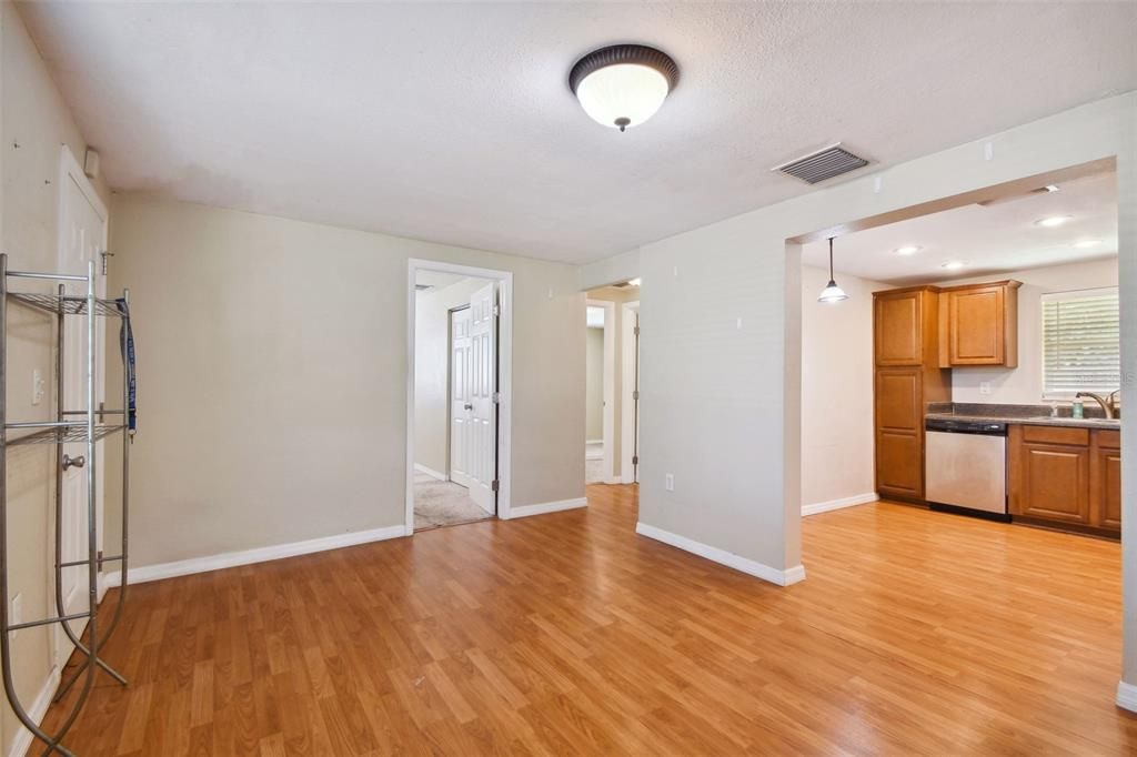 For Sale: $250,000 (3 beds, 2 baths, 1100 Square Feet)