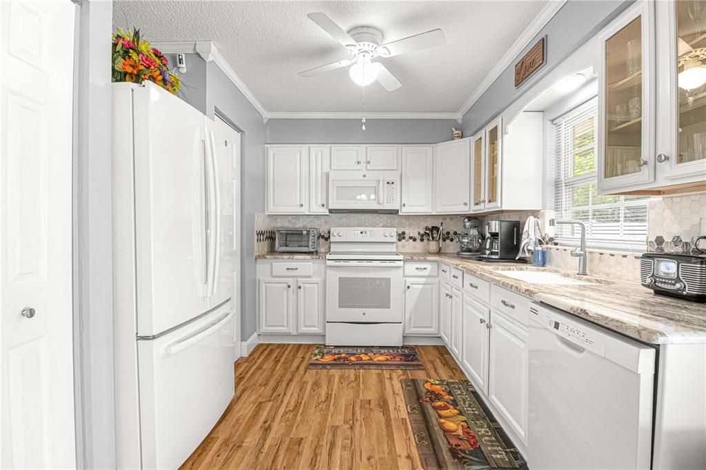 For Sale: $349,900 (3 beds, 2 baths, 1456 Square Feet)