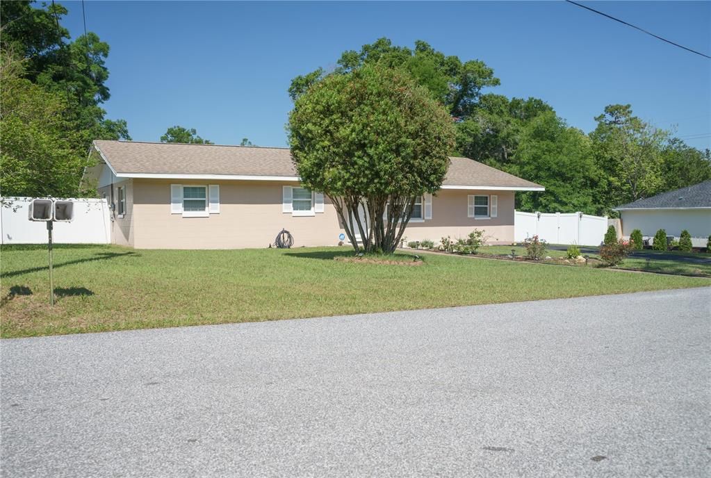 For Sale: $349,900 (3 beds, 2 baths, 1456 Square Feet)