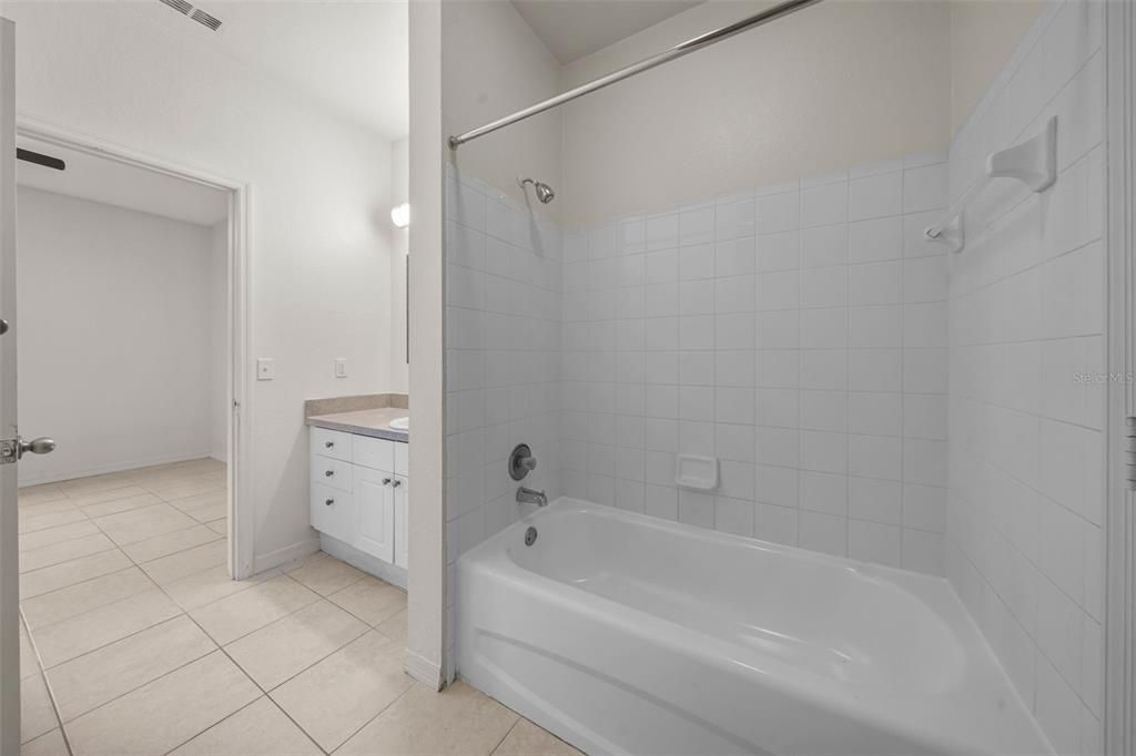 For Sale: $217,000 (2 beds, 2 baths, 1083 Square Feet)