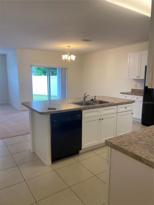 For Rent: $2,300 (4 beds, 2 baths, 1806 Square Feet)