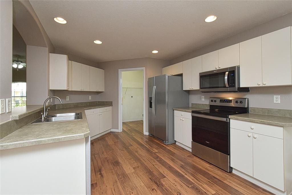 For Sale: $319,000 (2 beds, 2 baths, 1604 Square Feet)