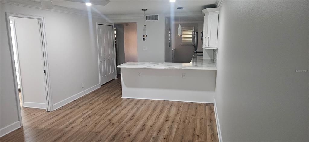 For Sale: $400,000 (1 beds, 1 baths, 1050 Square Feet)