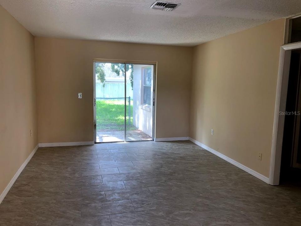 For Rent: $1,650 (3 beds, 2 baths, 1228 Square Feet)