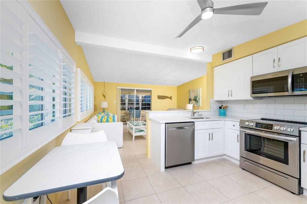 For Sale: $687,500 (2 beds, 1 baths, 843 Square Feet)