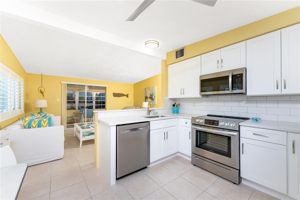 For Sale: $687,500 (2 beds, 1 baths, 843 Square Feet)