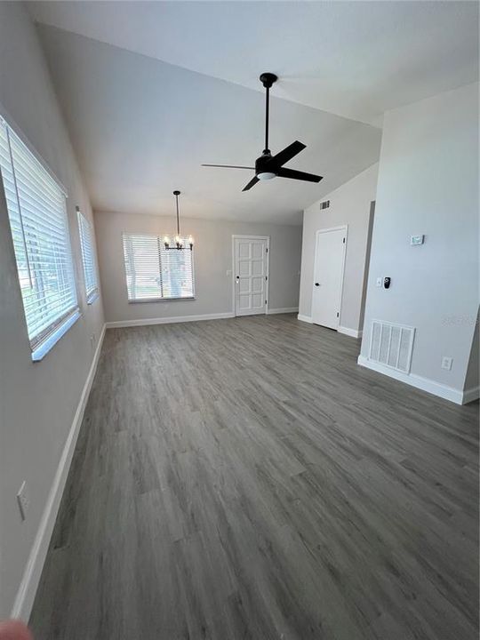 For Rent: $2,099 (2 beds, 1 baths, 1174 Square Feet)