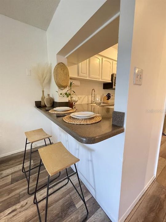 Active With Contract: $197,900 (1 beds, 1 baths, 687 Square Feet)