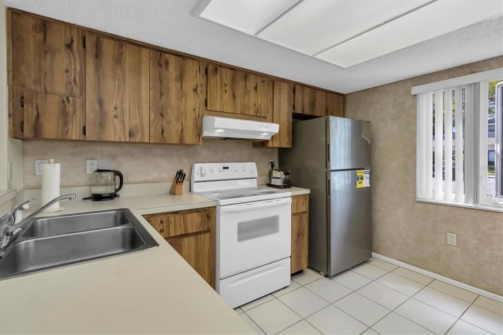 For Sale: $209,000 (2 beds, 2 baths, 1053 Square Feet)