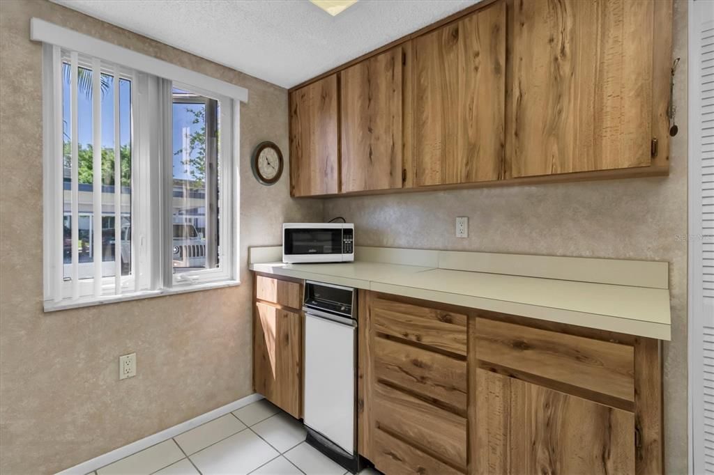 For Sale: $209,000 (2 beds, 2 baths, 1053 Square Feet)