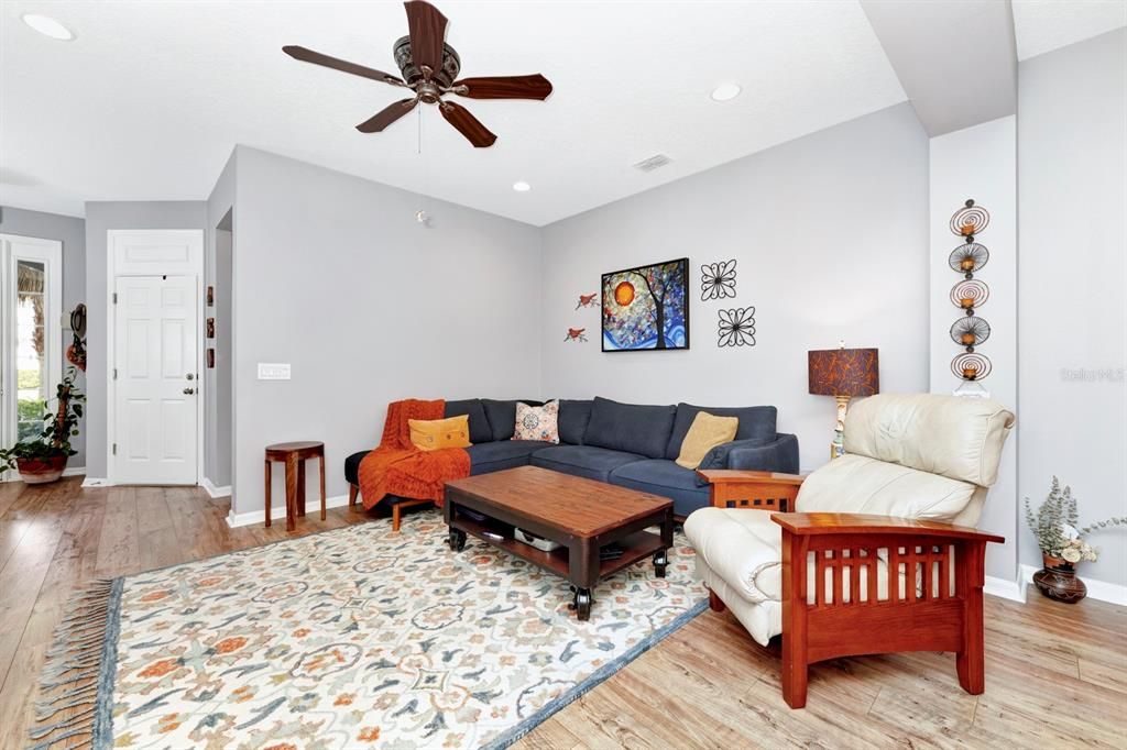 For Sale: $389,000 (3 beds, 2 baths, 1559 Square Feet)