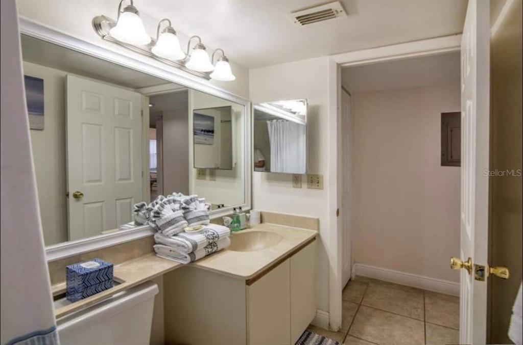 For Sale: $309,500 (2 beds, 2 baths, 1174 Square Feet)