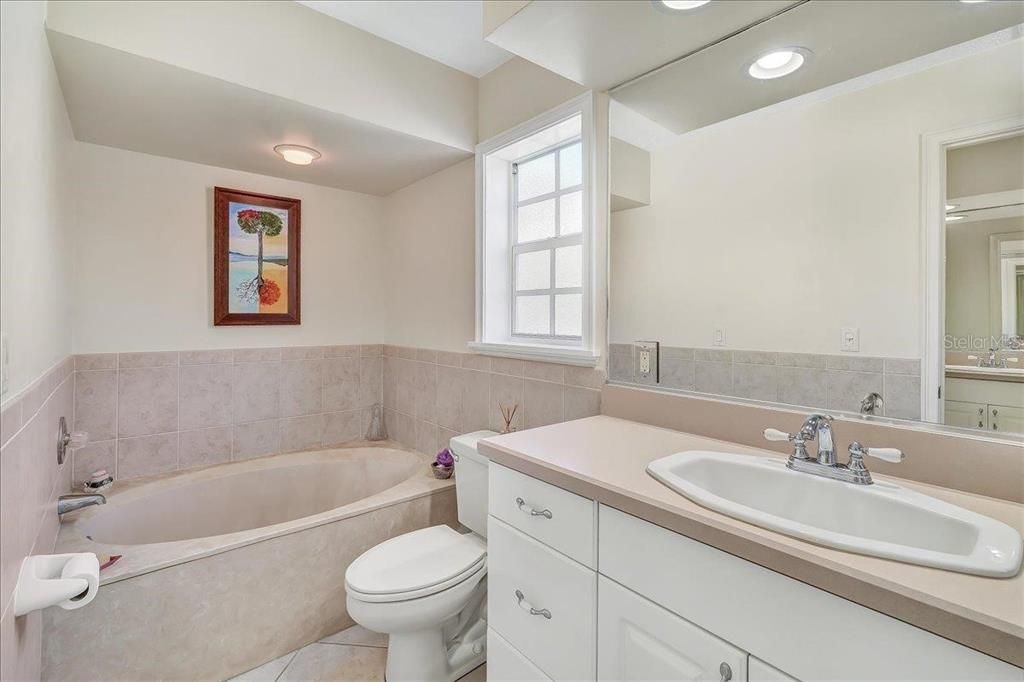待售: $444,000 (2 贝兹, 2 浴室, 1250 平方英尺)