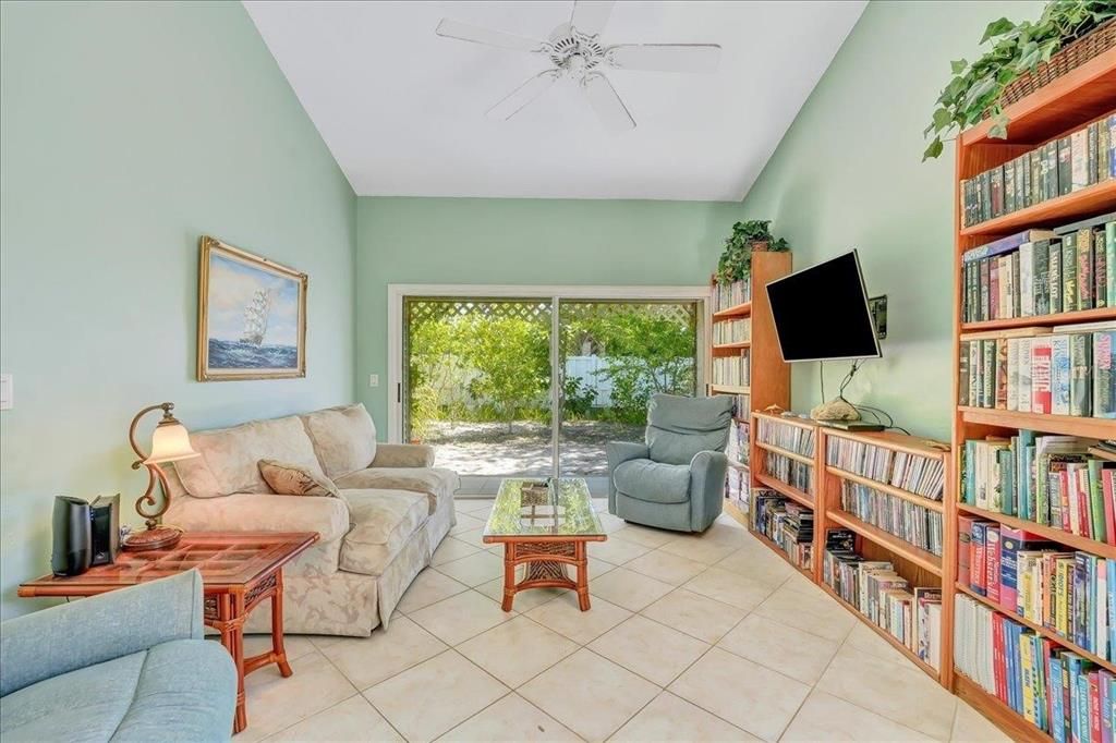 Activo con contrato: $348,900 (2 camas, 2 baños, 1277 Pies cuadrados)