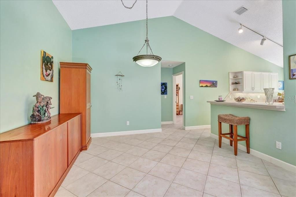 Activo con contrato: $348,900 (2 camas, 2 baños, 1277 Pies cuadrados)