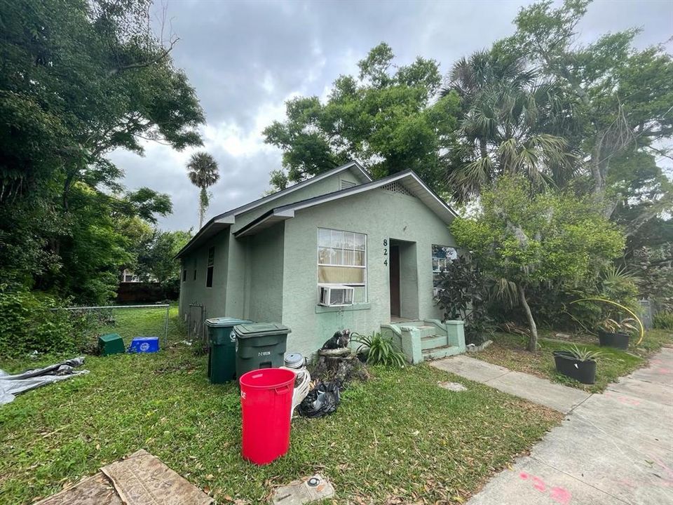 Active With Contract: $89,000 (2 beds, 2 baths, 979 Square Feet)