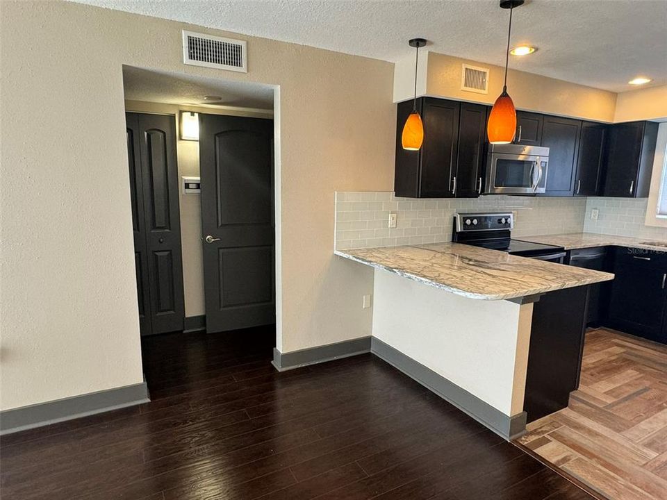 Active With Contract: $154,900 (1 beds, 1 baths, 760 Square Feet)