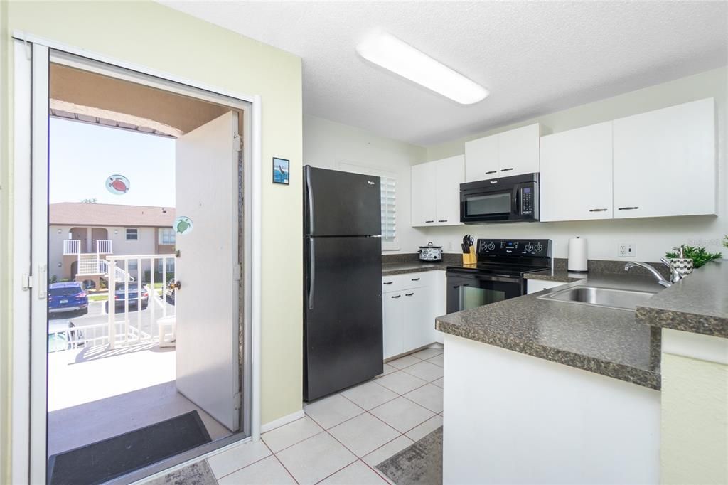 For Sale: $179,500 (2 beds, 2 baths, 860 Square Feet)