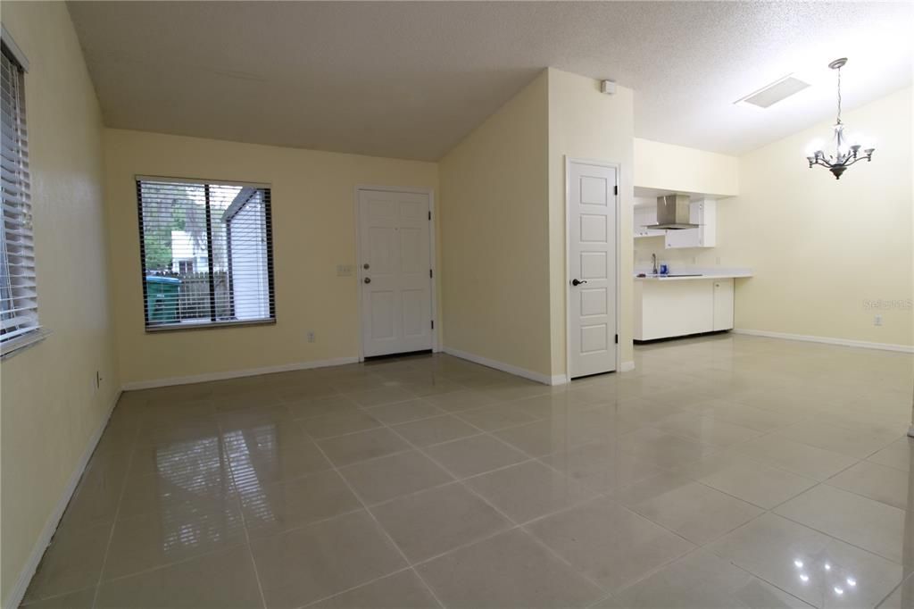 For Rent: $2,250 (3 beds, 1 baths, 1160 Square Feet)
