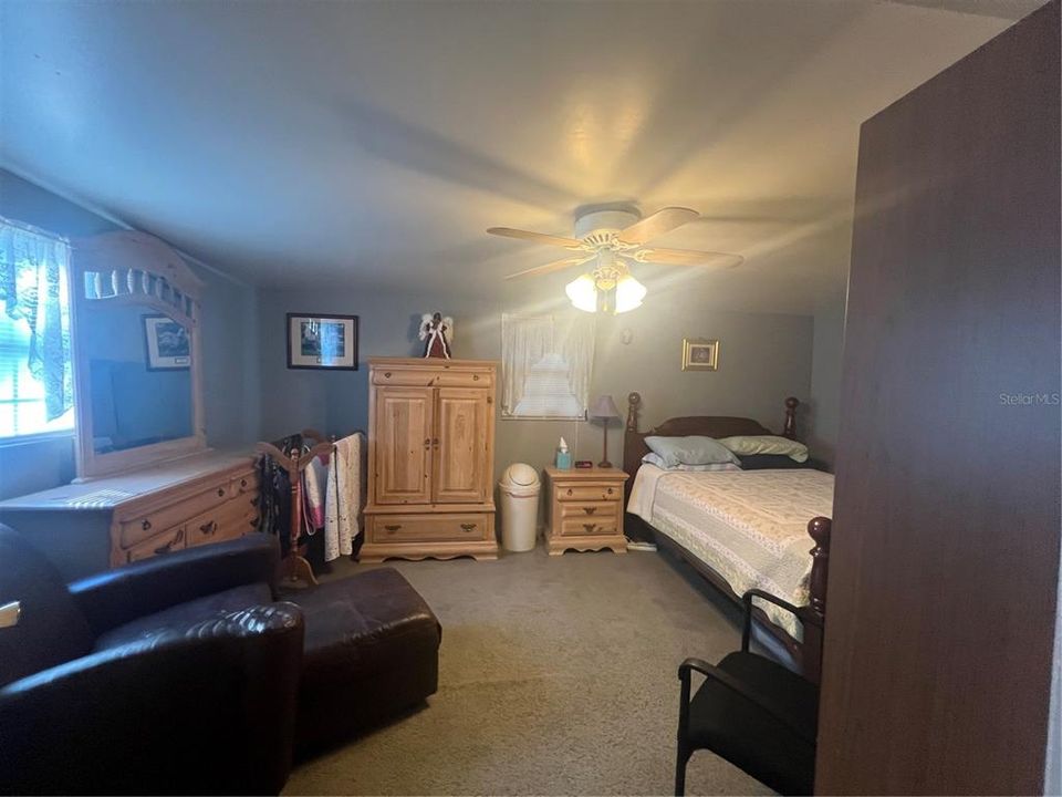 For Sale: $380,000 (5 beds, 2 baths, 2232 Square Feet)