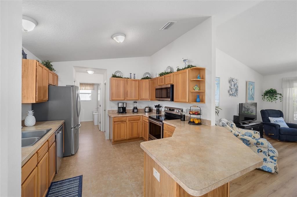 For Sale: $345,000 (2 beds, 2 baths, 1214 Square Feet)