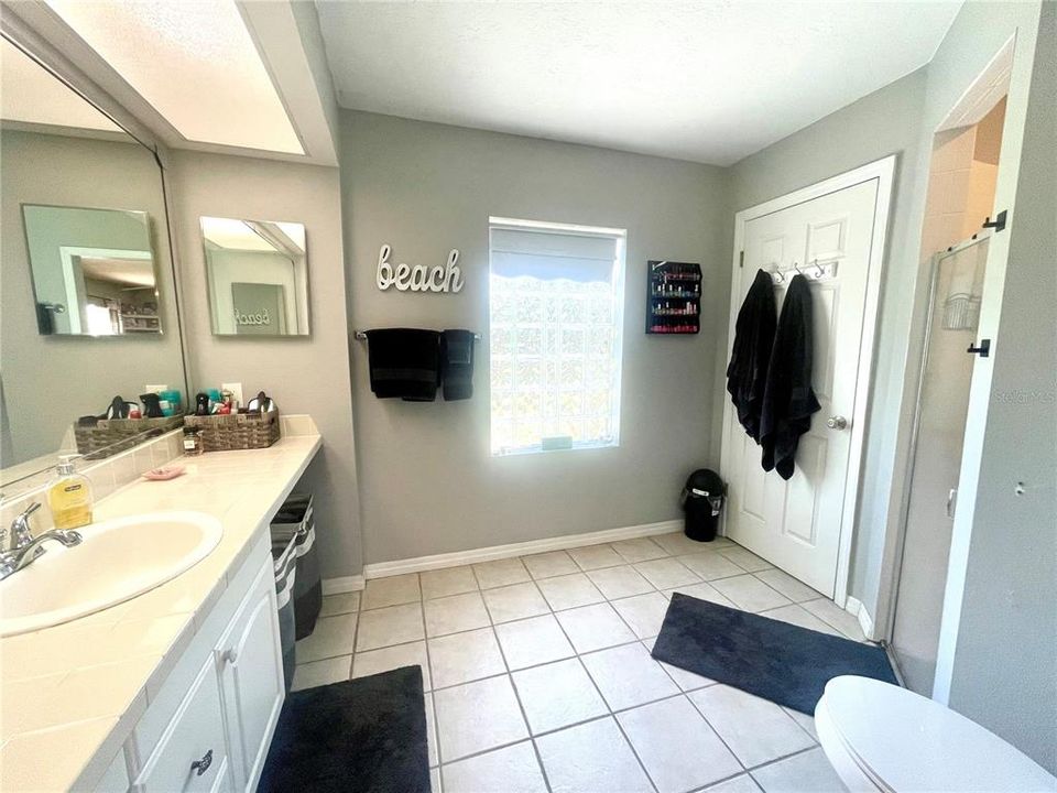 For Sale: $379,900 (3 beds, 2 baths, 1660 Square Feet)