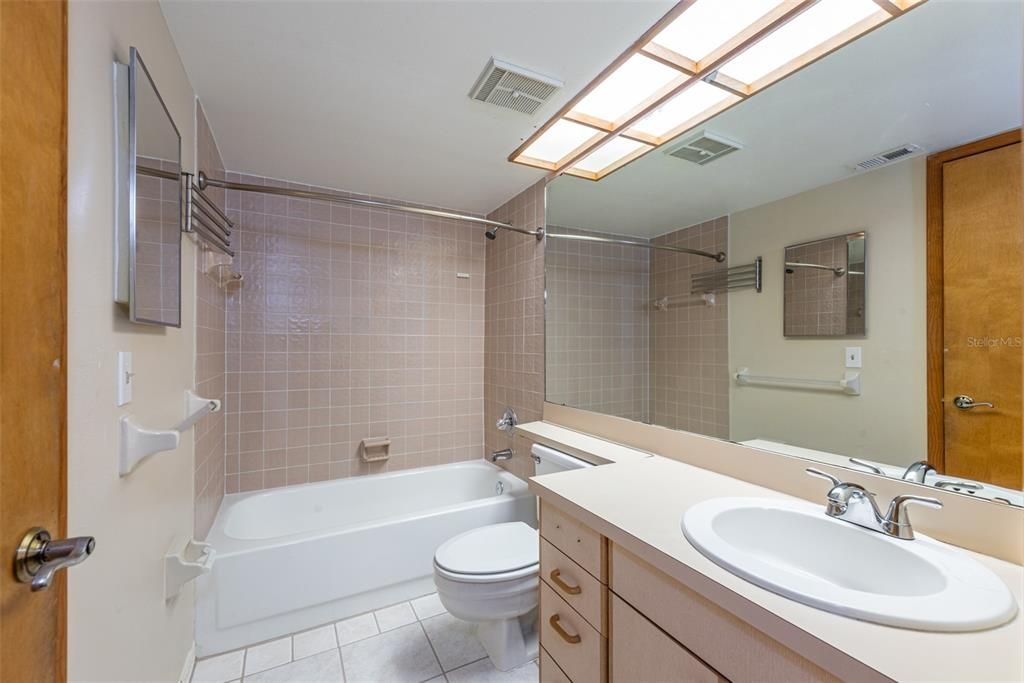 Upstairs full 4 piece bathroom shared by 2 bedrooms.