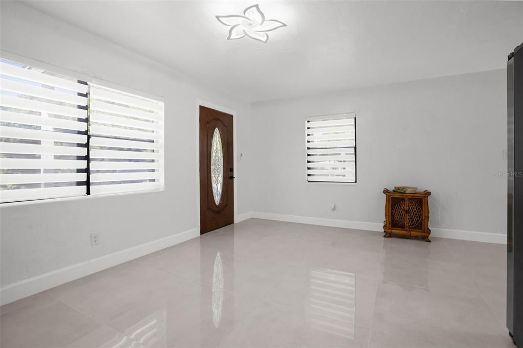 For Sale: $230,000 (3 beds, 1 baths, 888 Square Feet)
