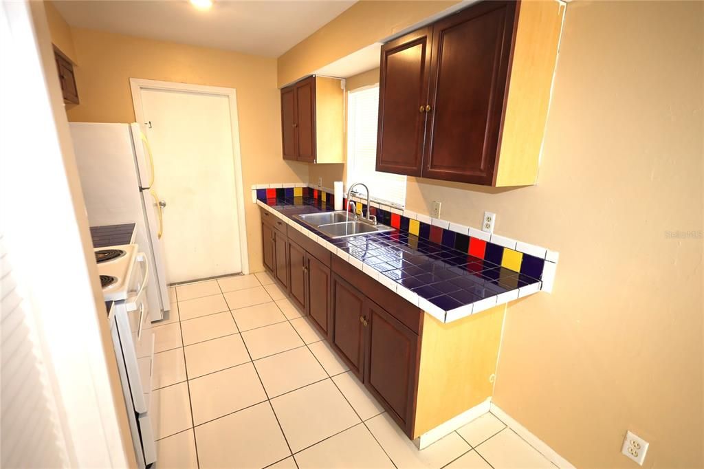For Rent: $2,100 (3 beds, 2 baths, 1014 Square Feet)