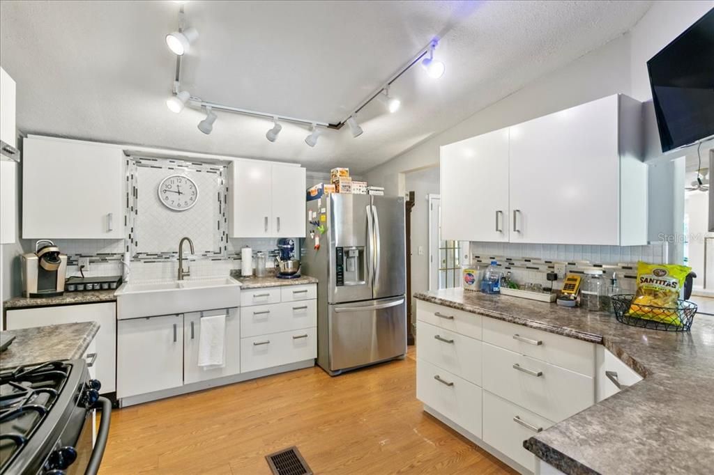 Recently Sold: $150,000 (2 beds, 2 baths, 1840 Square Feet)