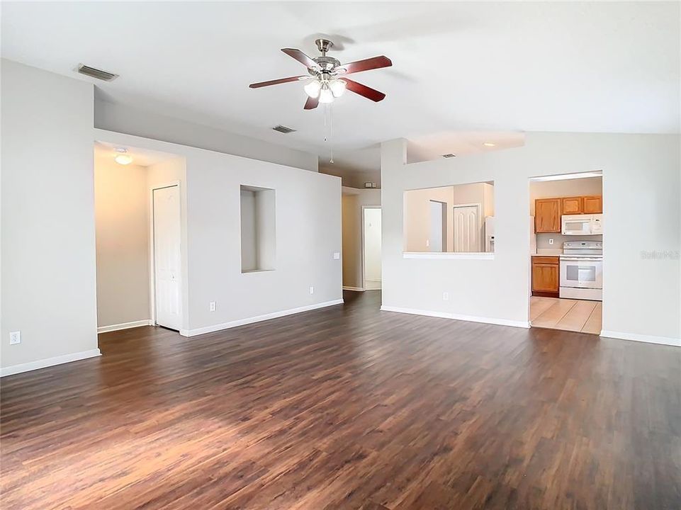 For Sale: $429,900 (3 beds, 2 baths, 1837 Square Feet)