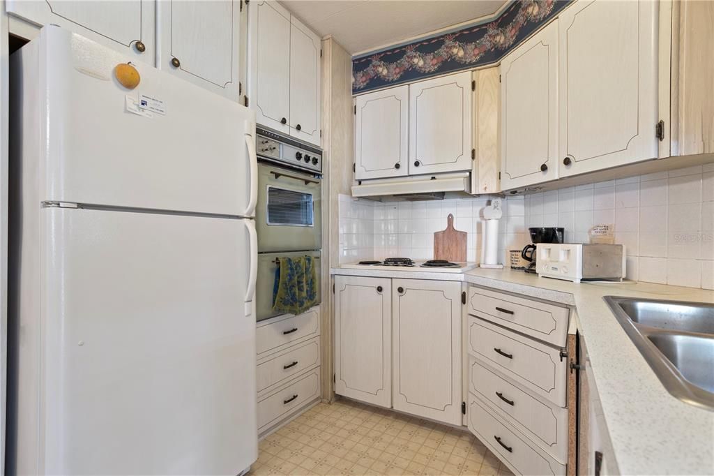 For Sale: $159,999 (3 beds, 2 baths, 1488 Square Feet)