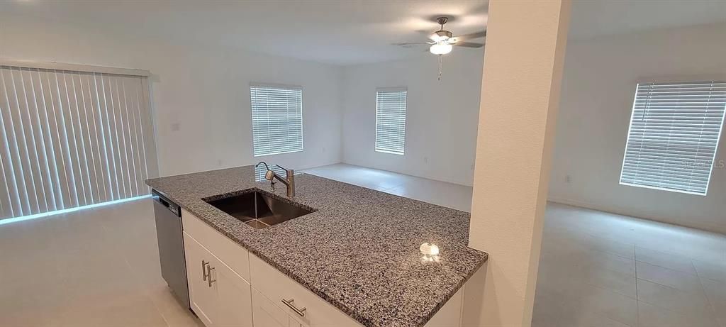 Recently Rented: $2,290 (4 beds, 2 baths, 1764 Square Feet)