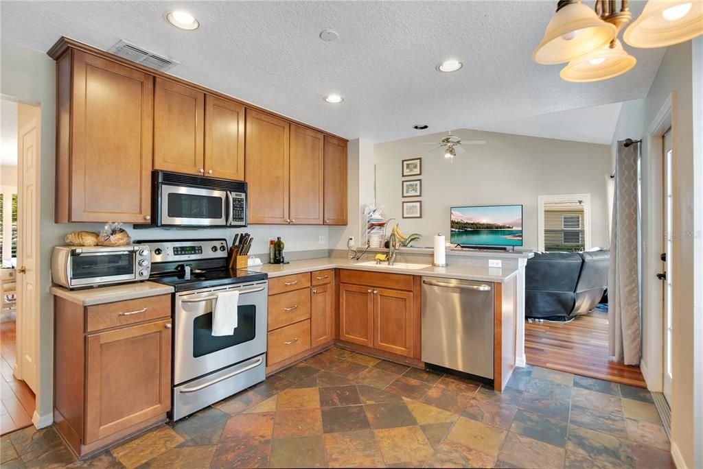 Active With Contract: $595,000 (4 beds, 2 baths, 2576 Square Feet)