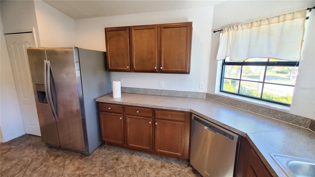 For Rent: $2,300 (4 beds, 2 baths, 1824 Square Feet)