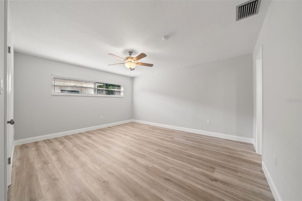 For Sale: $274,900 (2 beds, 2 baths, 1160 Square Feet)