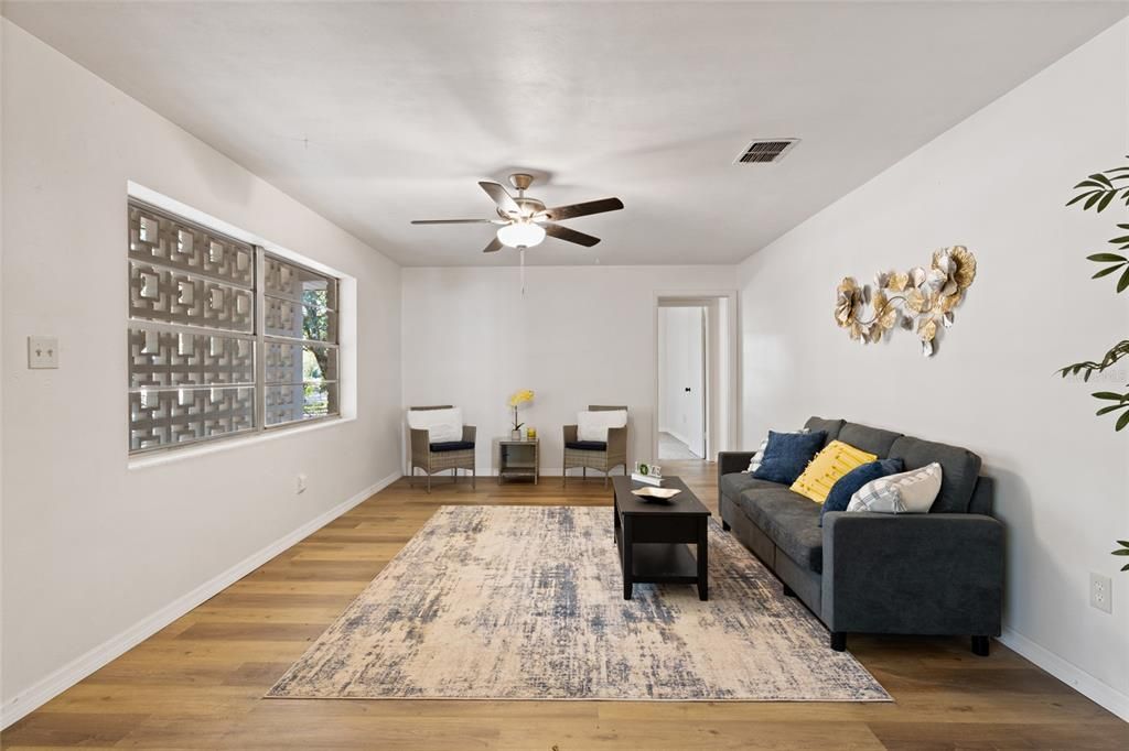 Active With Contract: $249,900 (3 beds, 2 baths, 1620 Square Feet)