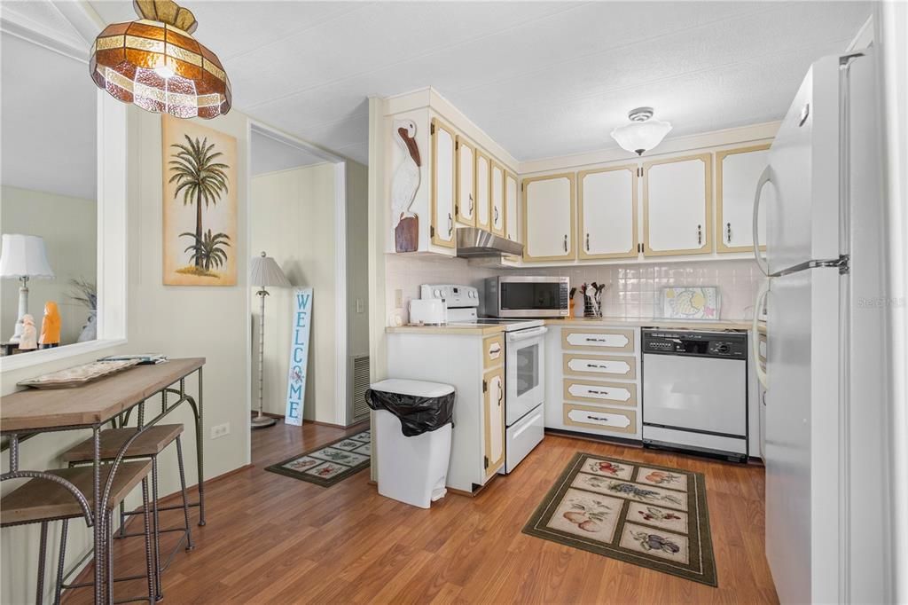 For Sale: $163,000 (2 beds, 2 baths, 864 Square Feet)