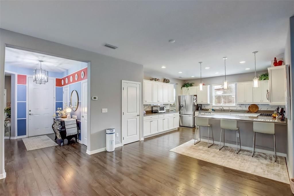 For Sale: $399,900 (2 beds, 2 baths, 1796 Square Feet)