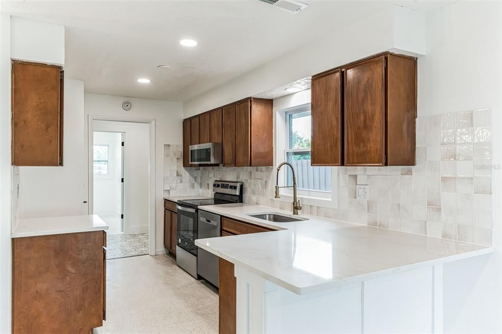 For Sale: $374,900 (4 beds, 2 baths, 1637 Square Feet)