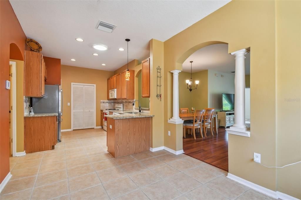 For Sale: $338,000 (2 beds, 2 baths, 1551 Square Feet)