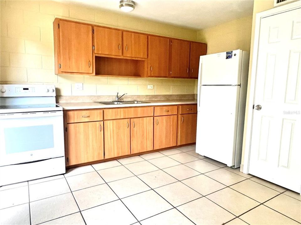 For Rent: $1,195 (2 beds, 1 baths, 867 Square Feet)