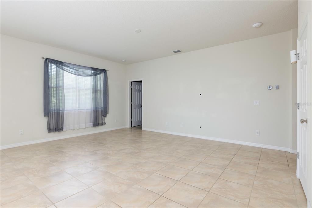 For Sale: $369,000 (3 beds, 2 baths, 1465 Square Feet)