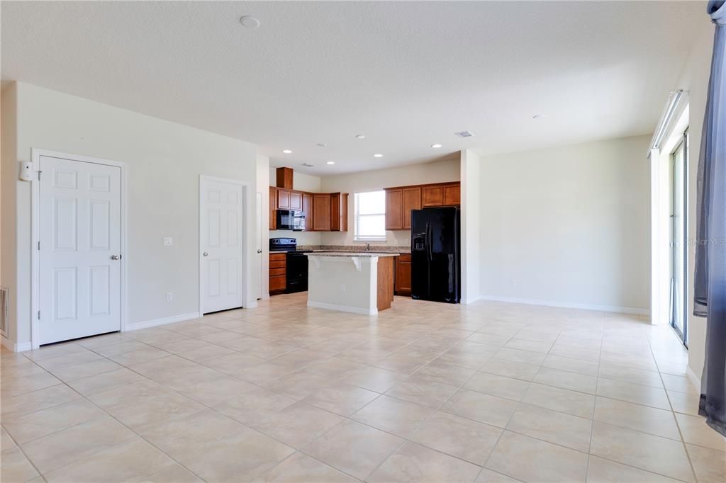 For Sale: $399,000 (3 beds, 2 baths, 1465 Square Feet)