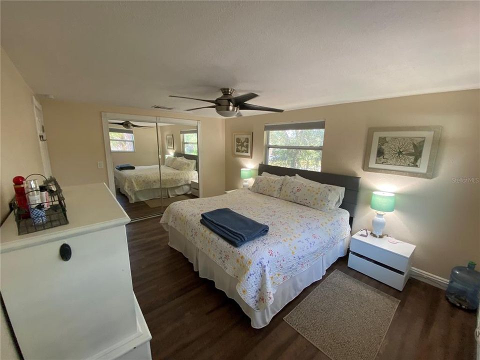 Active With Contract: $395,000 (2 beds, 2 baths, 988 Square Feet)