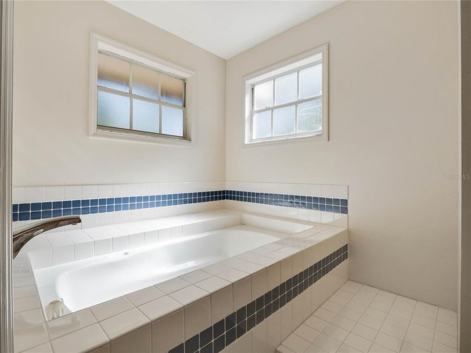 合同活跃: $750,000 (3 贝兹, 2 浴室, 1932 平方英尺)