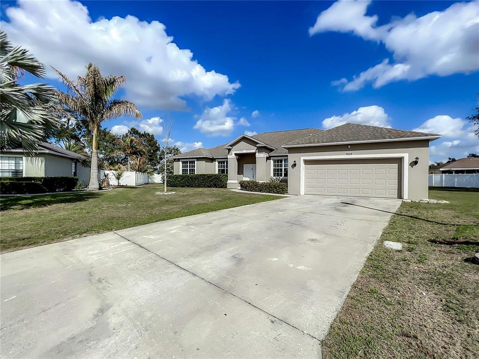Recently Sold: $449,990 (4 beds, 3 baths, 2604 Square Feet)